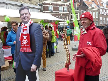 20140301_SP-kraam Stadhuisbrug_8_onthulling gouden ruggengraat